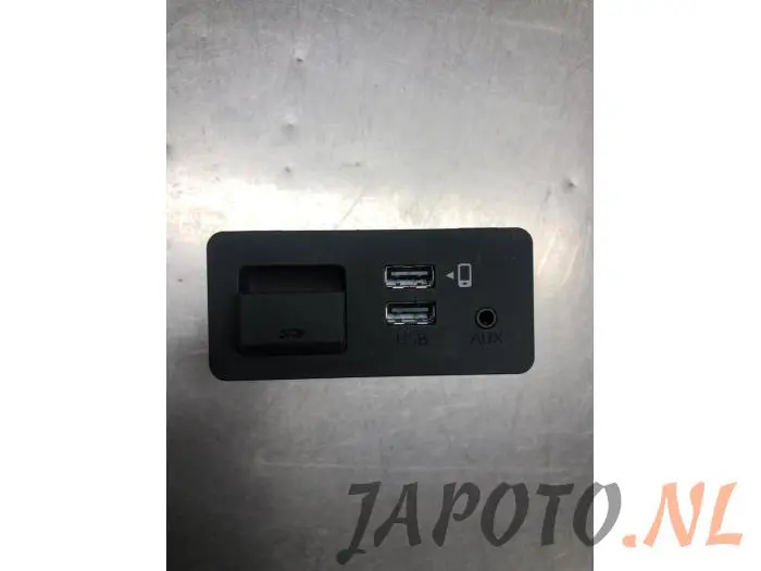 AUX/USB aansluiting Mazda MX-5
