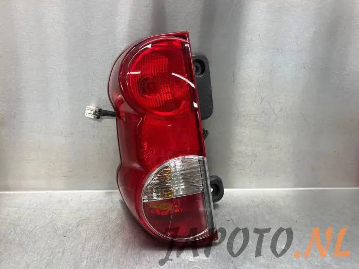 Achterlicht links Nissan NV200