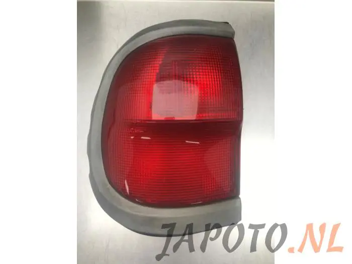 Achterlicht links Nissan Terrano